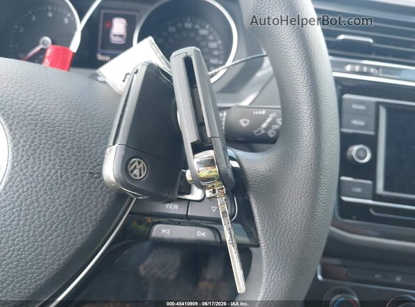 3VV1B7AX7KM087822 2019 VOLKSWAGEN TIGUAN Белый Вид панели приборов