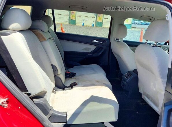 3VV1B7AX9JM037034 2018 VOLKSWAGEN TIGUAN Red Vista de los asientos traseros