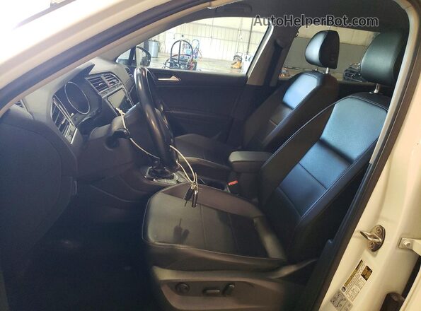 3VV2B7AX0JM103040 2018 VOLKSWAGEN TIGUAN White Вид салону спереду