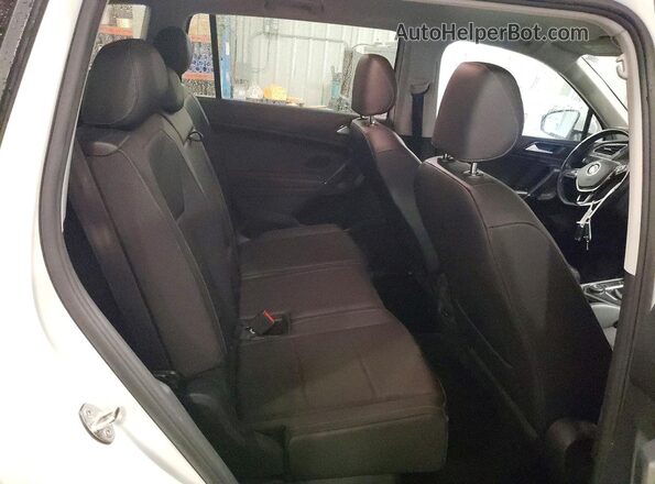 3VV2B7AX0JM103040 2018 VOLKSWAGEN TIGUAN White Вид задньої частини салону