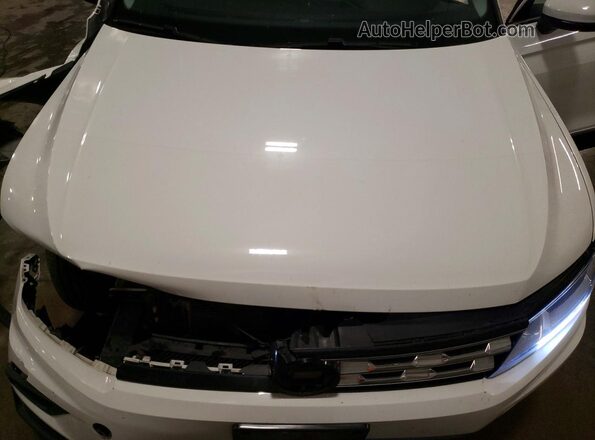 3VV2B7AX0JM103040 2018 VOLKSWAGEN TIGUAN White Вид підкапотного простору