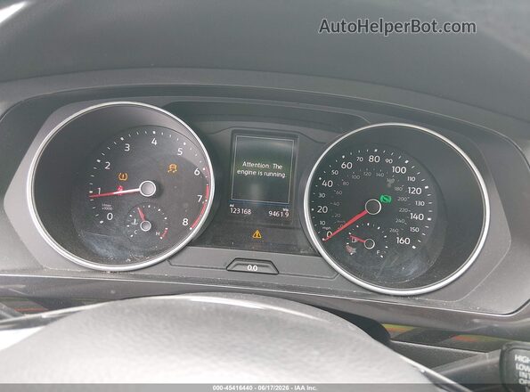 3VV2B7AX0JM169233 2018 VOLKSWAGEN TIGUAN Gray Widok tylnych siedzeń