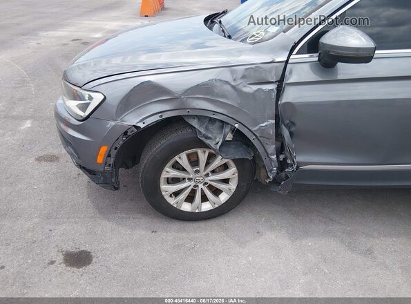 3VV2B7AX0JM169233 2018 VOLKSWAGEN TIGUAN Gray Widok z przodu
