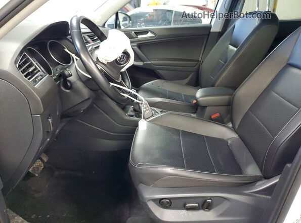 3VV2B7AX0JM184718 2018 VOLKSWAGEN TIGUAN White Front interior view
