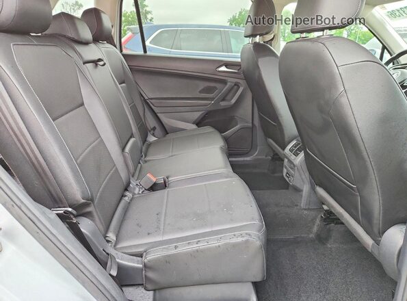 3VV2B7AX0JM205356 2018 VOLKSWAGEN TIGUAN Silver 