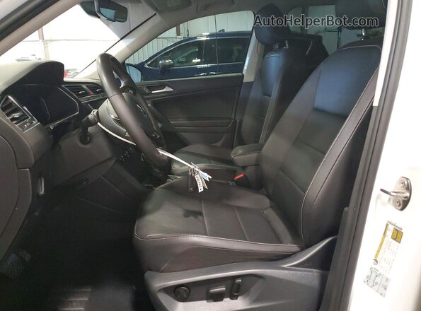 3VV2B7AX0MM022740 2021 VOLKSWAGEN TIGUAN White Front interior view