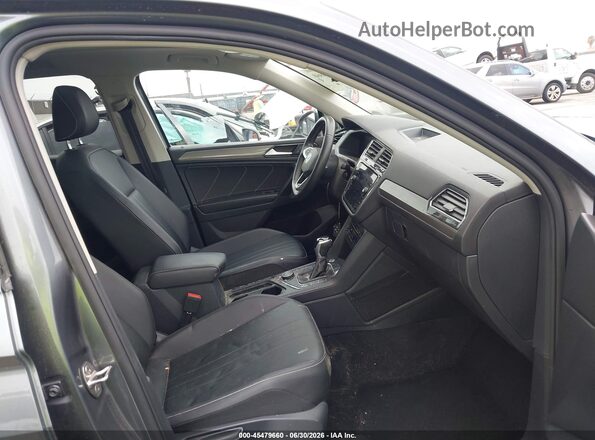 3VV2B7AX1NM162930 2022 VOLKSWAGEN TIGUAN Gray Widok wnętrza z przodu