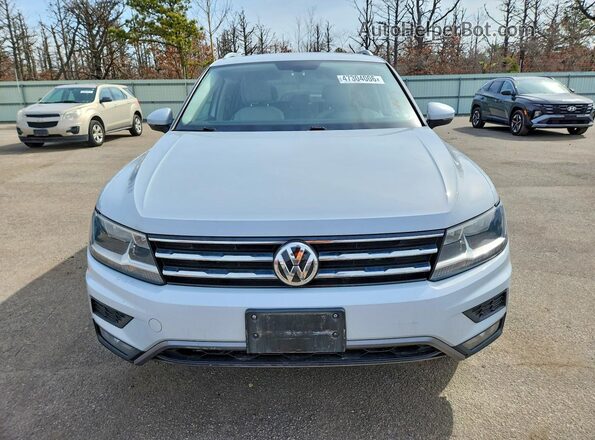 3VV2B7AX2JM040443 2018 VOLKSWAGEN TIGUAN White Widok z przodu