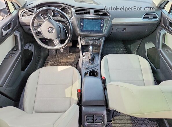 3VV2B7AX2JM040443 2018 VOLKSWAGEN TIGUAN White Widok deski rozdzielczej