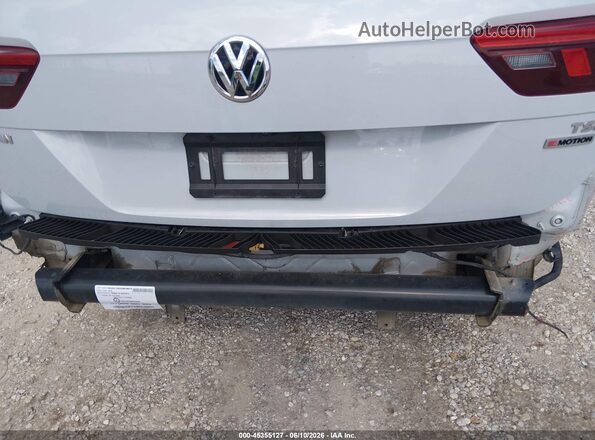 3VV2B7AX2JM083650 2018 VOLKSWAGEN TIGUAN Silver 