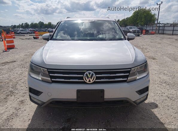 3VV2B7AX2JM083650 2018 VOLKSWAGEN TIGUAN Silver Rear interior view