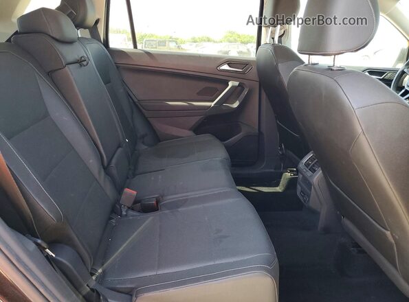 3VV2B7AX2JM170884 2018 VOLKSWAGEN TIGUAN Черный Вид задней части салона