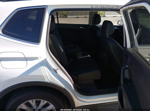 3VV2B7AX2KM045689 2019 VOLKSWAGEN TIGUAN White Vista de la etiqueta del VIN