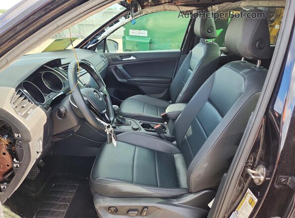 3VV2B7AX2LM024200 2020 VOLKSWAGEN TIGUAN Black Widok wnętrza z przodu