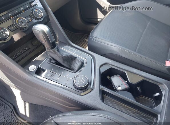 3VV2B7AX2LM035634 2020 VOLKSWAGEN TIGUAN Gray Առջևի վահանակի տեսք