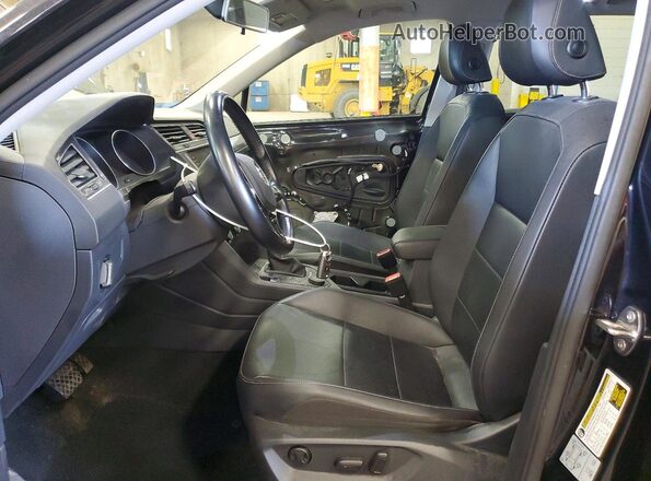 3VV2B7AX3JM196989 2018 VOLKSWAGEN TIGUAN Black Widok wnętrza z przodu