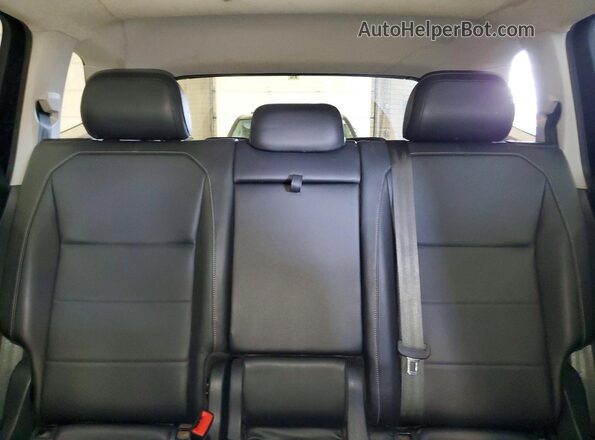 3VV2B7AX3JM196989 2018 VOLKSWAGEN TIGUAN Black Widok tylnych siedzeń