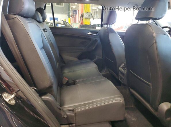 3VV2B7AX3JM196989 2018 VOLKSWAGEN TIGUAN Black Widok wnętrza z tyłu