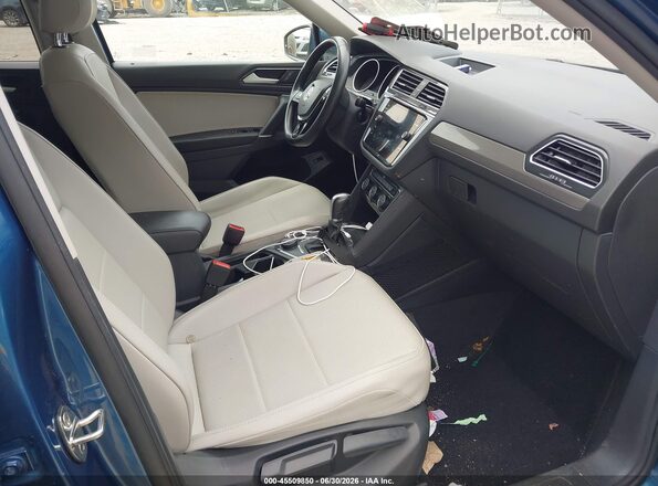 3VV2B7AX3JM221017 2018 VOLKSWAGEN TIGUAN Blue Widok wnętrza z przodu