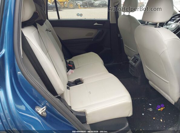 3VV2B7AX3JM221017 2018 VOLKSWAGEN TIGUAN Blue Widok naklejki z numerem VIN