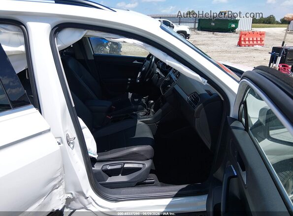 3VV2B7AX3KM139676 2019 VOLKSWAGEN TIGUAN White Front interior view