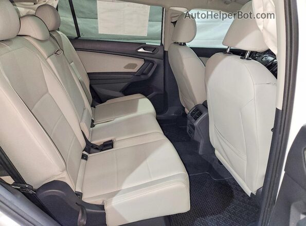 3VV2B7AX3KM185671 2019 VOLKSWAGEN TIGUAN White Rear interior view