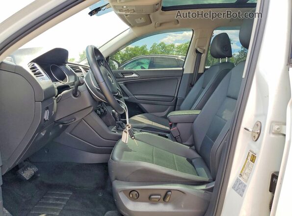3VV2B7AX3LM071638 2020 VOLKSWAGEN TIGUAN White წინა სალონის ხედი