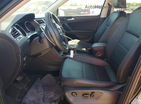 3VV2B7AX3LM104797 2020 VOLKSWAGEN TIGUAN Black Вид салону спереду