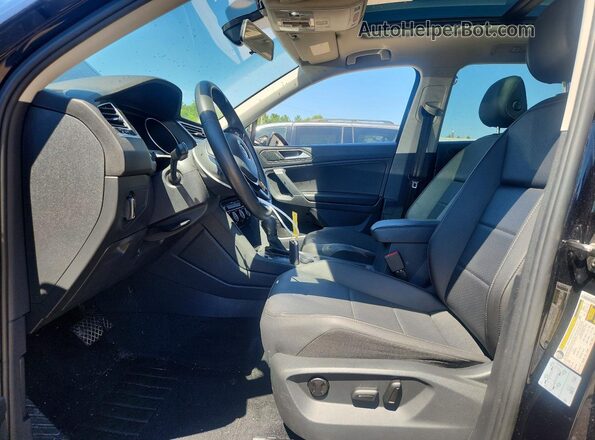 3VV2B7AX3LM174817 2020 VOLKSWAGEN TIGUAN Черный Вид салона спереди
