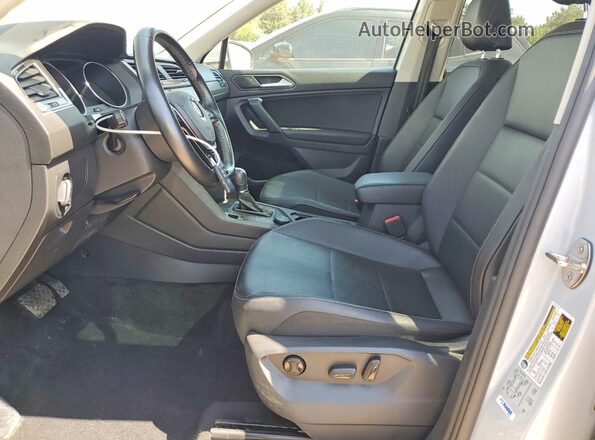 3VV2B7AX4KM072781 2019 VOLKSWAGEN TIGUAN Silver Вид салону спереду