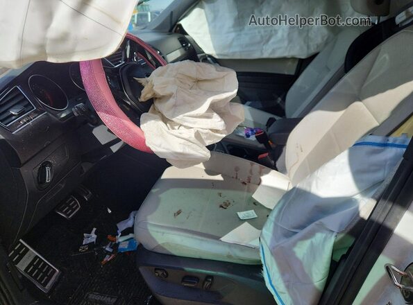 3VV2B7AX4LM141194 2020 VOLKSWAGEN TIGUAN White Front interior view