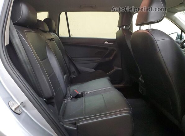3VV2B7AX4MM003625 2021 VOLKSWAGEN TIGUAN Silver Вид задньої частини салону