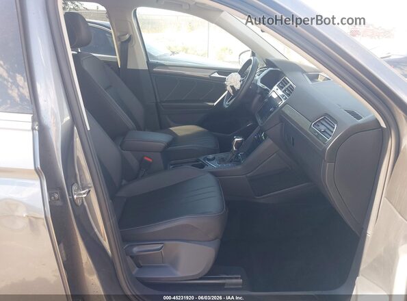 3VV2B7AX4NM037923 2022 VOLKSWAGEN TIGUAN Gray Widok wnętrza z przodu