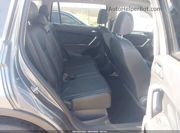 3VV2B7AX4NM037923 2022 VOLKSWAGEN TIGUAN Gray Widok naklejki z numerem VIN