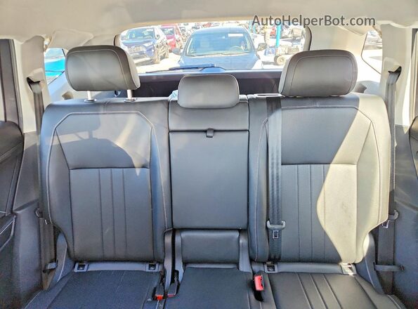 3VV2B7AX4PM065871 2023 VOLKSWAGEN TIGUAN Gray Widok tylnych siedzeń