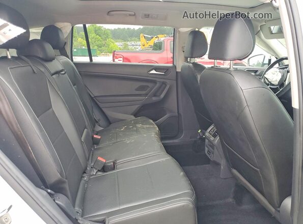 3VV2B7AX5JM069760 2018 VOLKSWAGEN TIGUAN Silver Vista interior trasera
