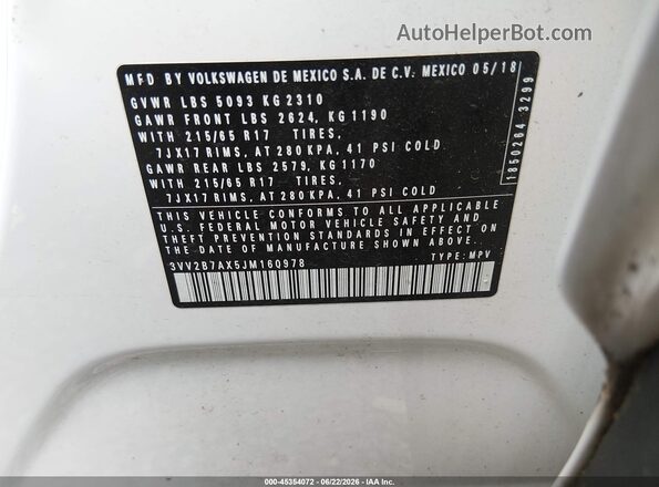 3VV2B7AX5JM160978 2018 VOLKSWAGEN TIGUAN White Widok komory silnika