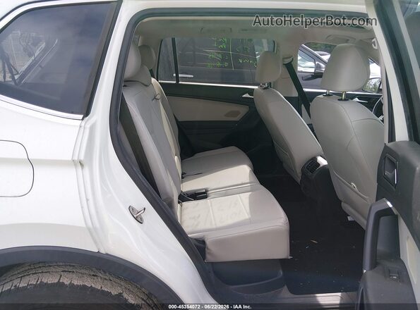 3VV2B7AX5JM160978 2018 VOLKSWAGEN TIGUAN White Widok naklejki z numerem VIN