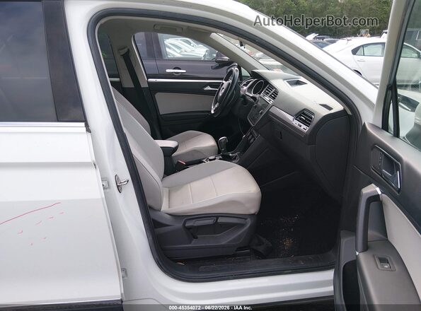 3VV2B7AX5JM160978 2018 VOLKSWAGEN TIGUAN White Widok wnętrza z przodu
