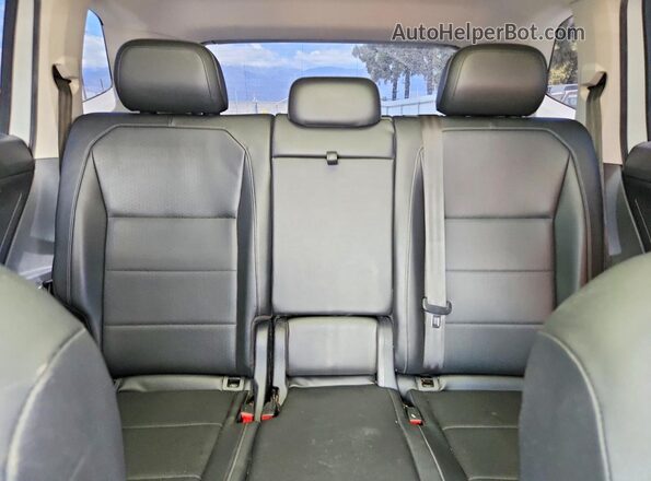 3VV2B7AX5JM197013 2018 VOLKSWAGEN TIGUAN Silver 