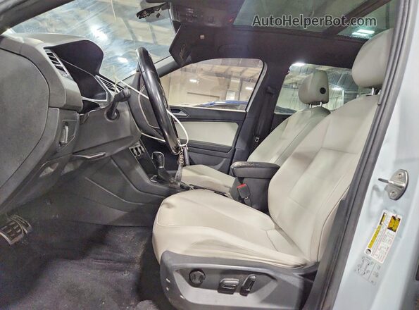 3VV2B7AX5KM058680 2019 VOLKSWAGEN TIGUAN Silver Սալոնի դիմացի տեսք