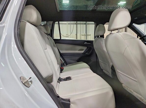 3VV2B7AX5KM058680 2019 VOLKSWAGEN TIGUAN Silver Սալոնի հետևի տեսք