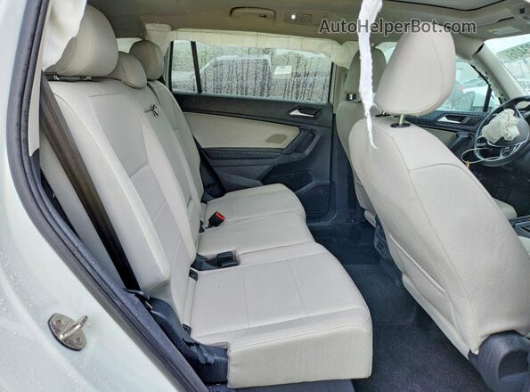 3VV2B7AX5KM086673 2019 VOLKSWAGEN TIGUAN Белый Вид задней части салона