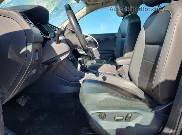 3VV2B7AX5KM129506 2019 VOLKSWAGEN TIGUAN Gray Widok wnętrza z przodu