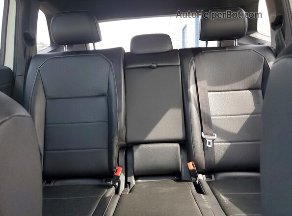 3VV2B7AX5MM106231 2021 VOLKSWAGEN TIGUAN White Հետևի նստատեղերի տեսք