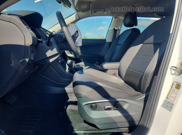 3VV2B7AX6MM157138 2021 VOLKSWAGEN TIGUAN White Front interior view