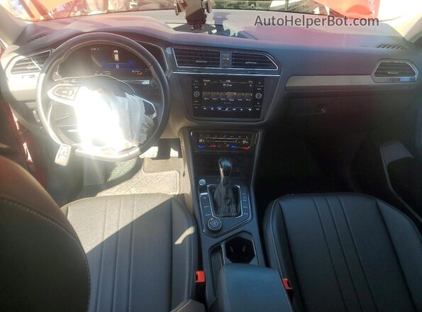 3VV2B7AX6PM019362 2023 VOLKSWAGEN TIGUAN Red Vista del salpicadero