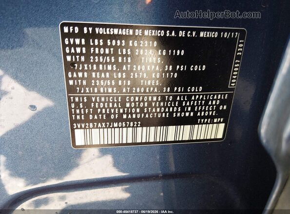 3VV2B7AX7JM057822 2018 VOLKSWAGEN TIGUAN Blue ძრავის განყოფილების ხედი