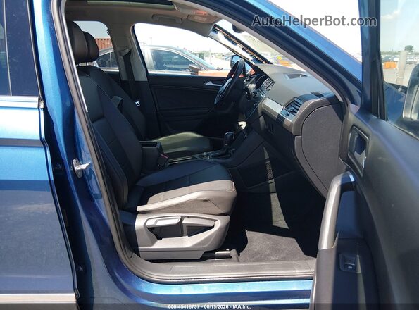 3VV2B7AX7JM057822 2018 VOLKSWAGEN TIGUAN Blue წინა სალონის ხედი