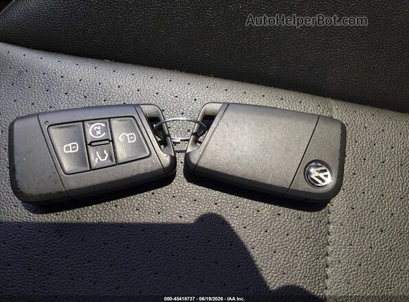 3VV2B7AX7JM057822 2018 VOLKSWAGEN TIGUAN Blue წინა პანელის ხედი